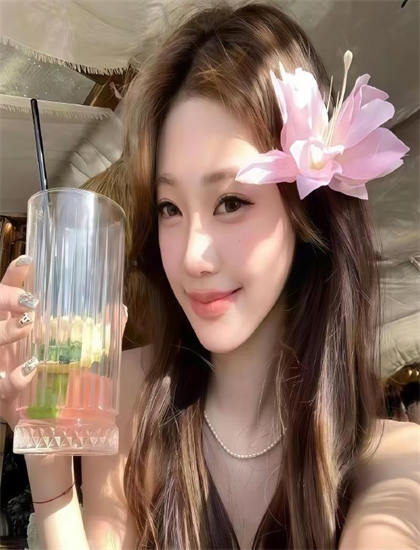 抓娃娃之我的千金老婆制作内幕：导演的艺术风格与视觉语言 揭示艺术创作的艰辛与快乐